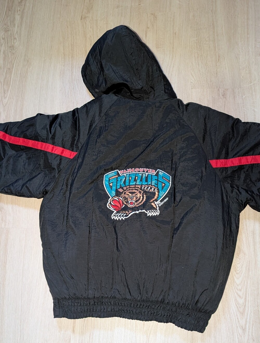 Rare Vintage 1990s Vancouver Grizzlies Puffer Jacket Big Logo NBA XL Mint